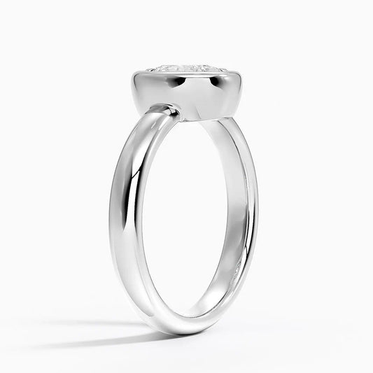 Andrea Bezel Prong Ring